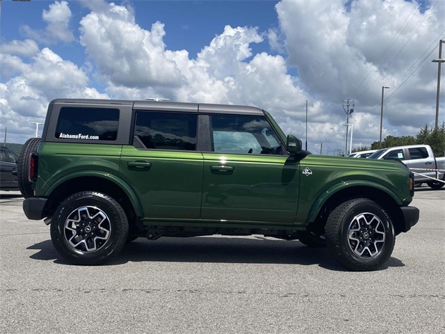 2025 Ford Bronco Outer Banks photo 2