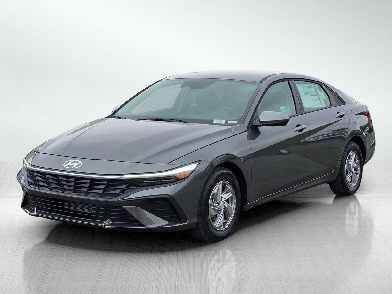 2026 Hyundai Elantra SE photo 3