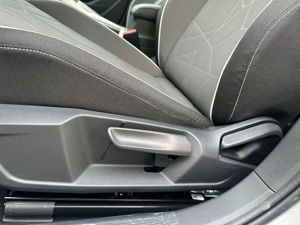 2026 Volkswagen Jetta 1.5T Sport photo 4