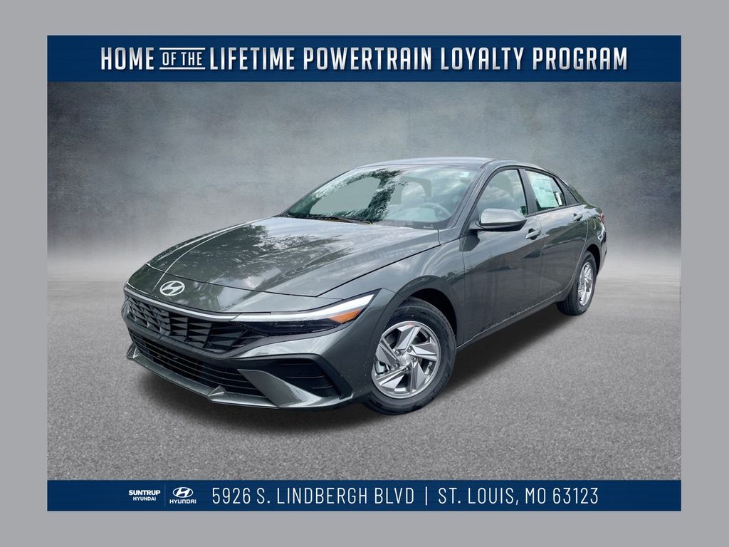 2025 Hyundai Elantra SE's photo