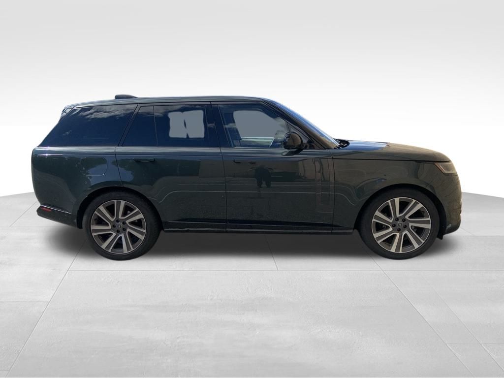 2023 Land Rover Range Rover SE photo 3