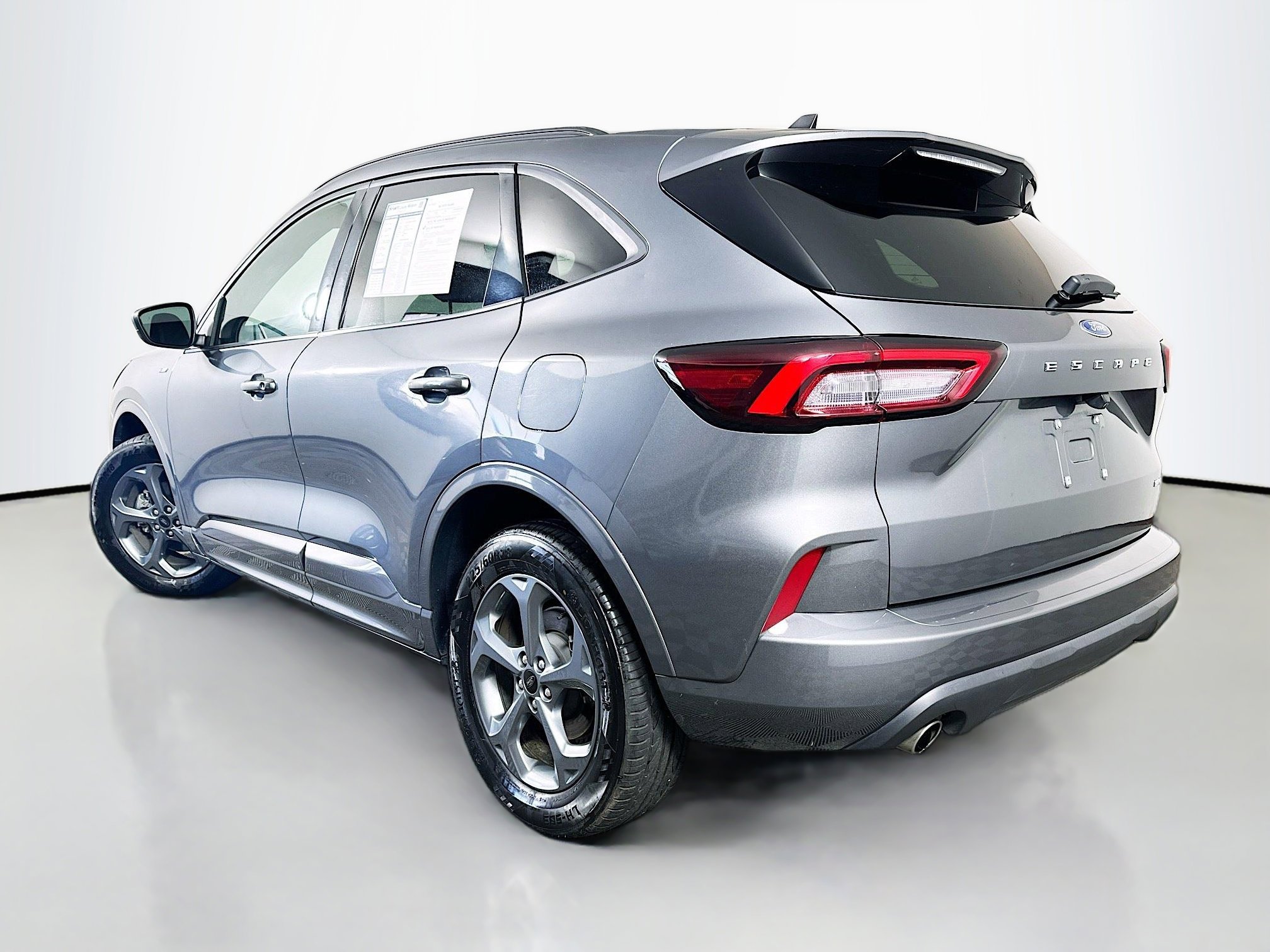 2023 Ford Escape ST-Line photo 4