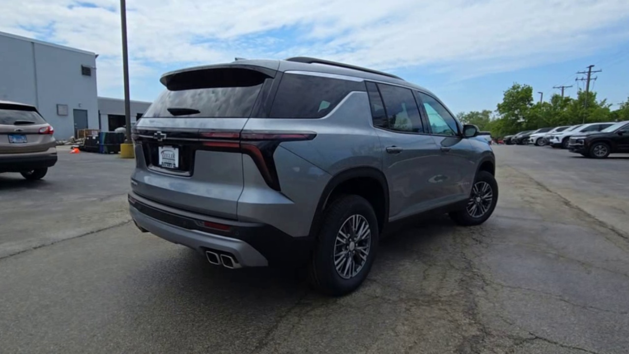 2025 Chevrolet Traverse photo 31