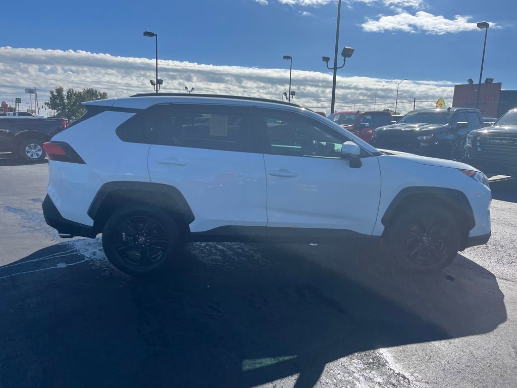 2020 Toyota RAV4 XLE photo 2