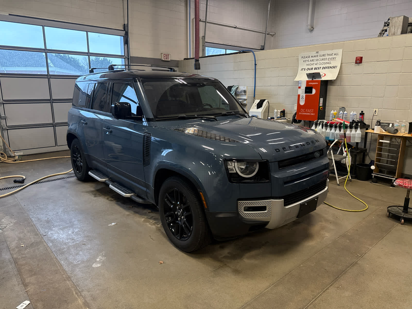 2020 Land Rover Defender S's photo