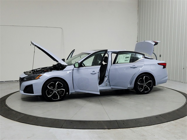 2025 Nissan Altima 2.5 SR photo 12