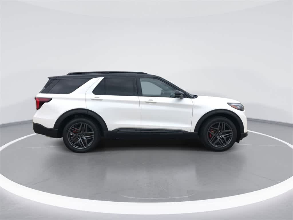 2025 Ford Explorer ST photo 9