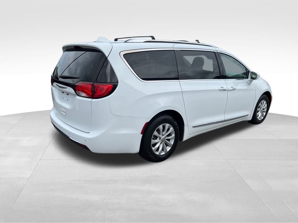 2019 Chrysler Pacifica Touring L photo 4