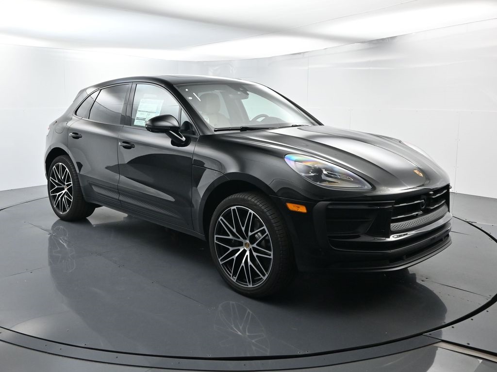 2026 Porsche Macan T photo 15