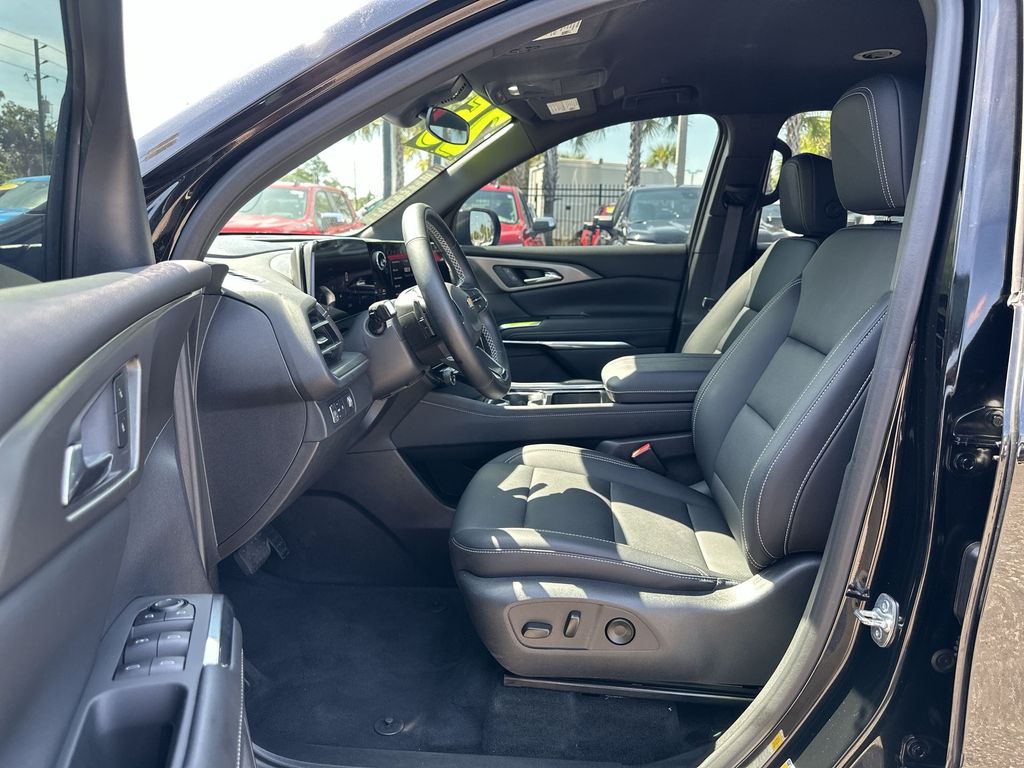 2025 Chevrolet Traverse photo 19