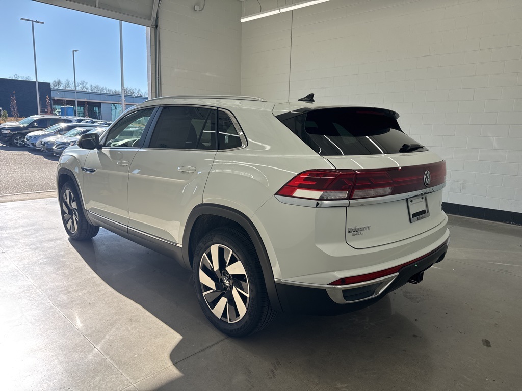 2025 Volkswagen Atlas Cross Sport SEL photo 3
