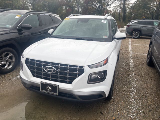 2022 Hyundai Venue SEL Limited photo 2