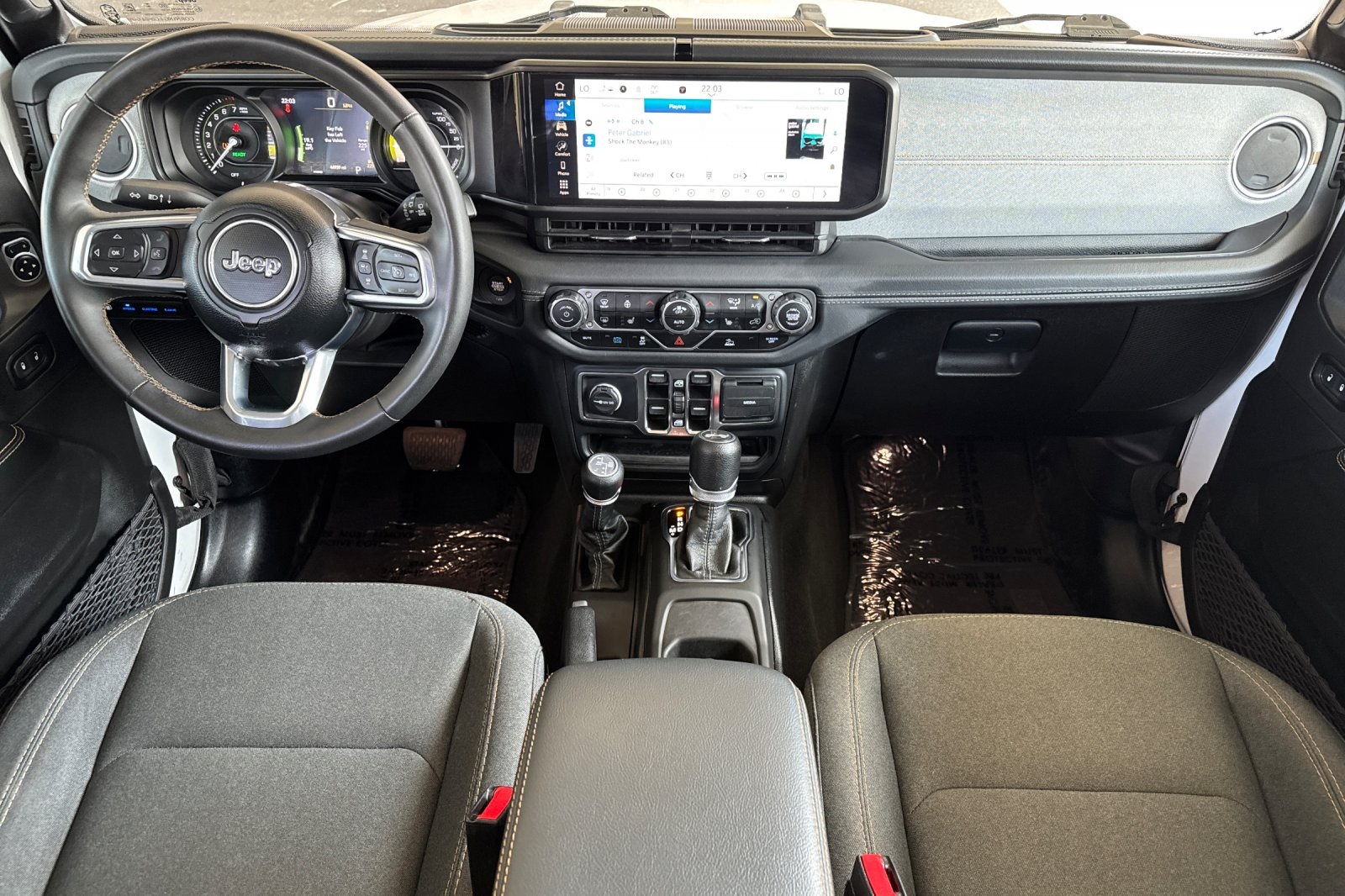 2024 Jeep Wrangler Sahara 4xe photo 13