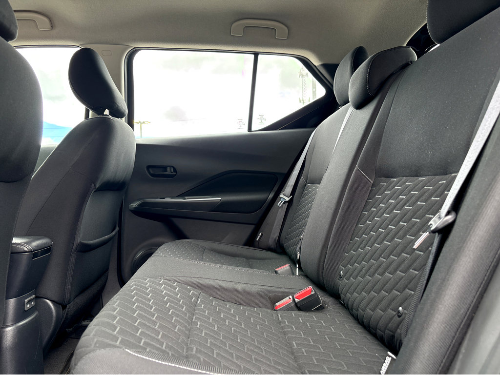2021 Nissan Kicks S photo 2