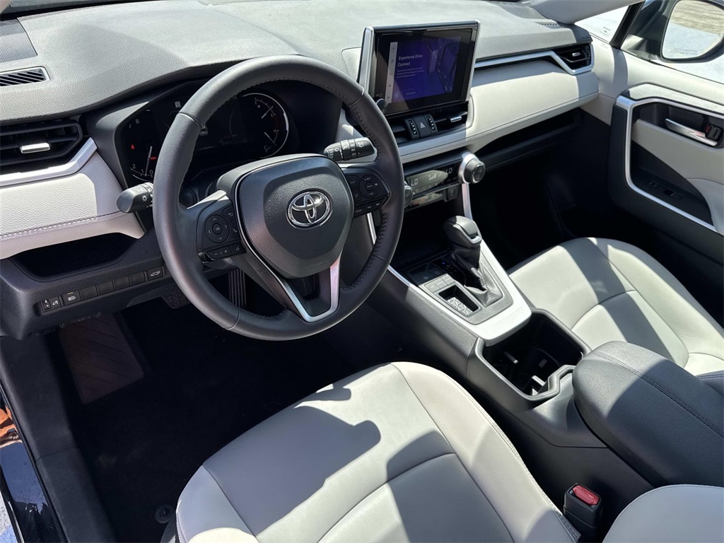 2023 Toyota RAV4 XLE Premium photo 17