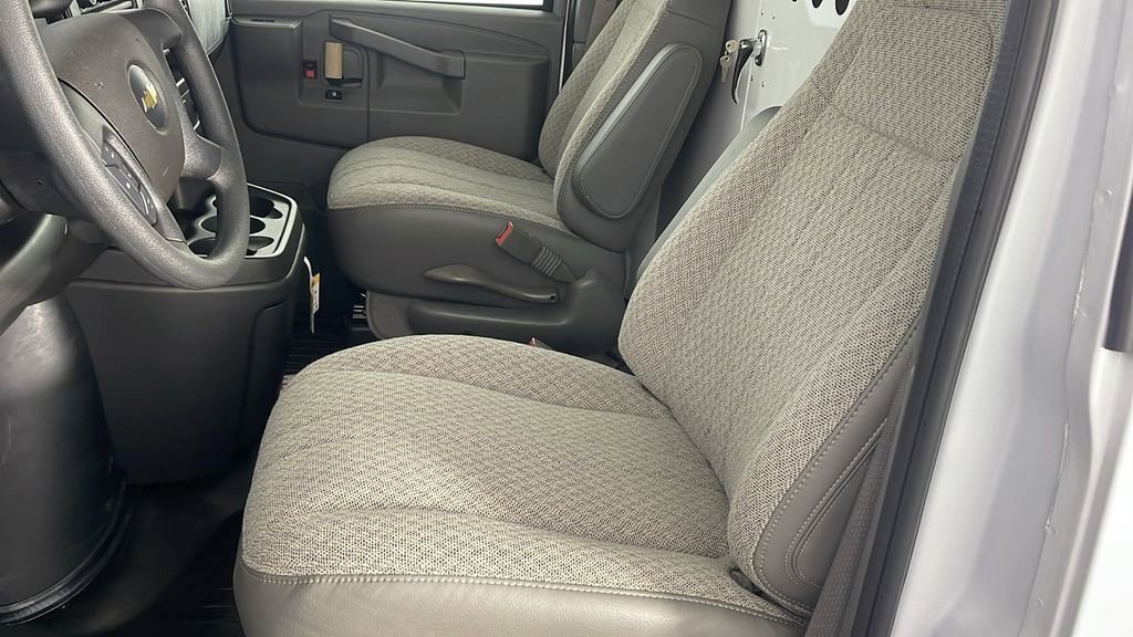 2025 Chevrolet Express Cargo 2500 photo 13