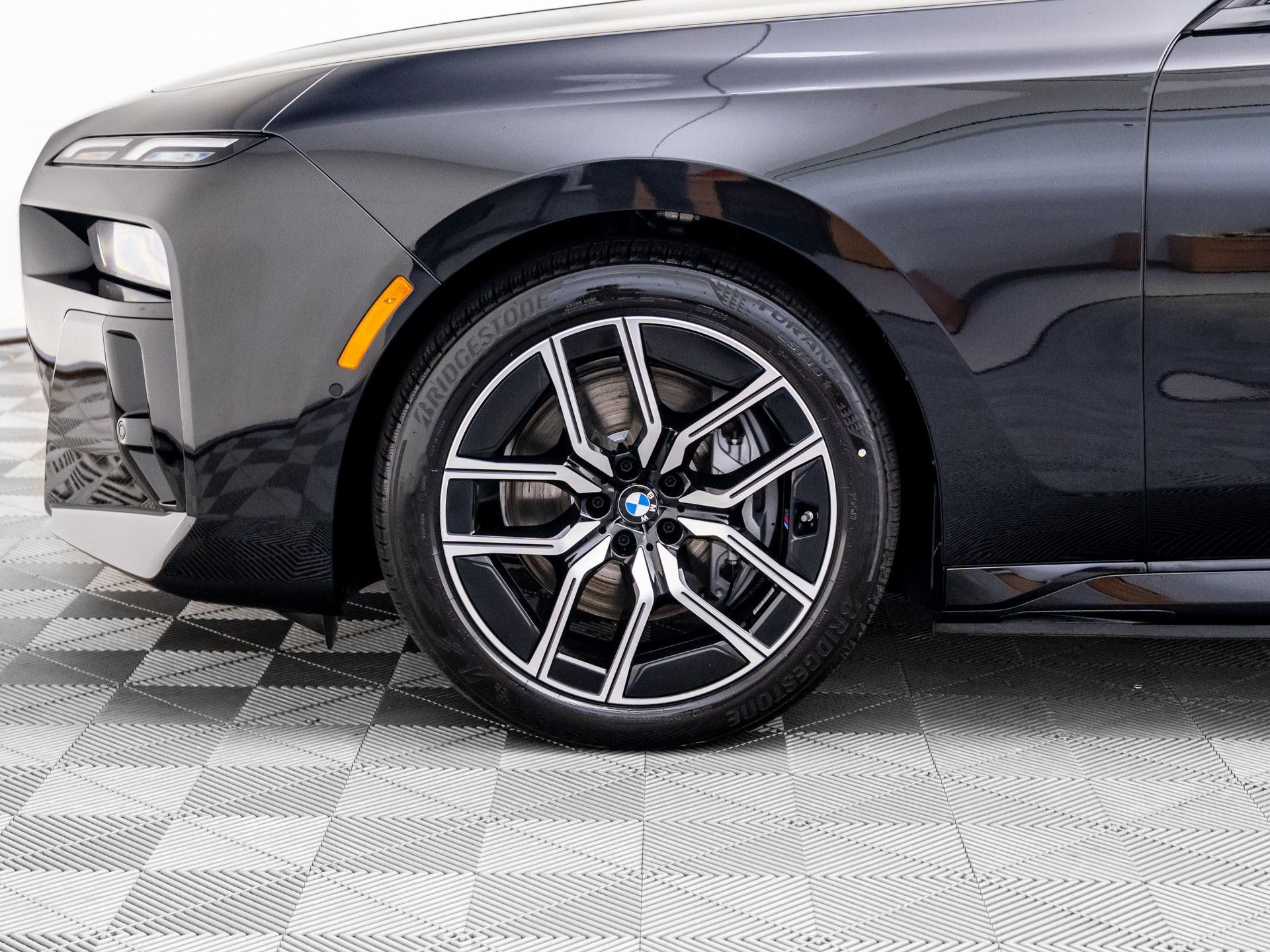New 2025 Black Sapphire Metallic BMW xDrive60 image 33
