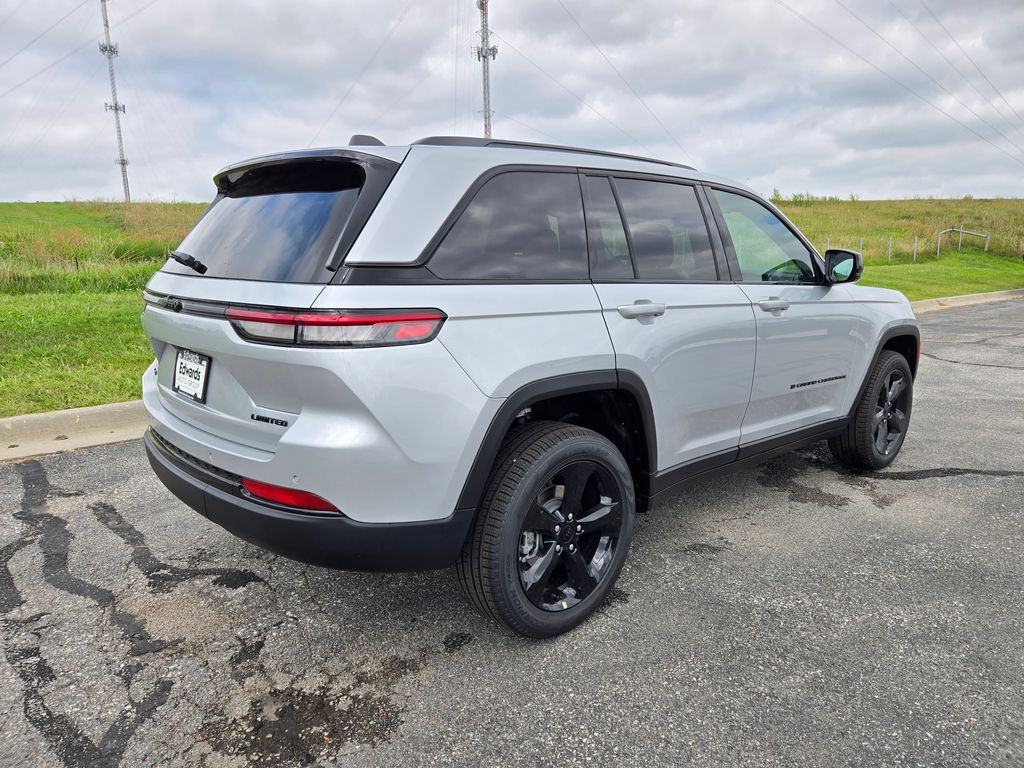 2025 Jeep Grand Cherokee Limited photo 3