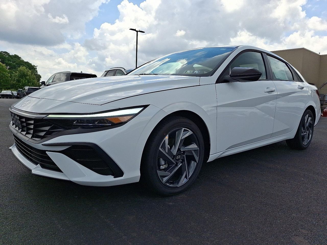 2025 Hyundai Elantra Hybrid SEL Sport photo 2