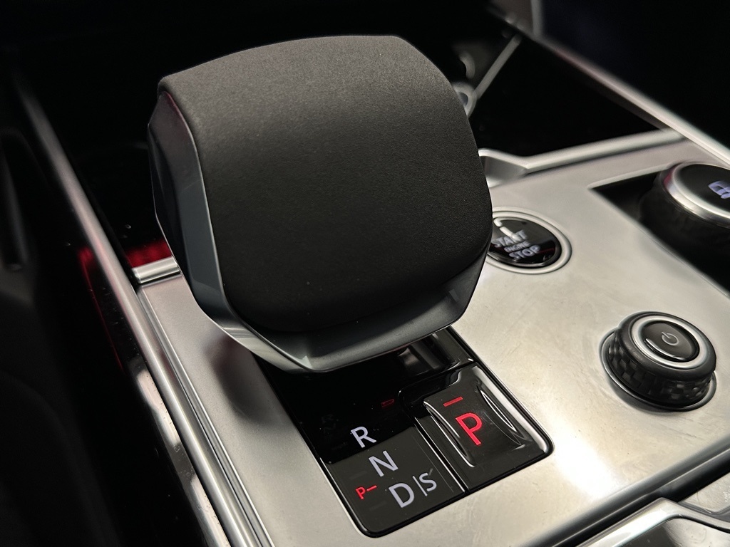 2023 Land Rover Range Rover SE photo 31