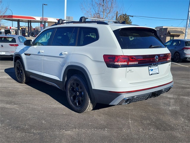 2025 Volkswagen Atlas Peak Edition SE photo 2