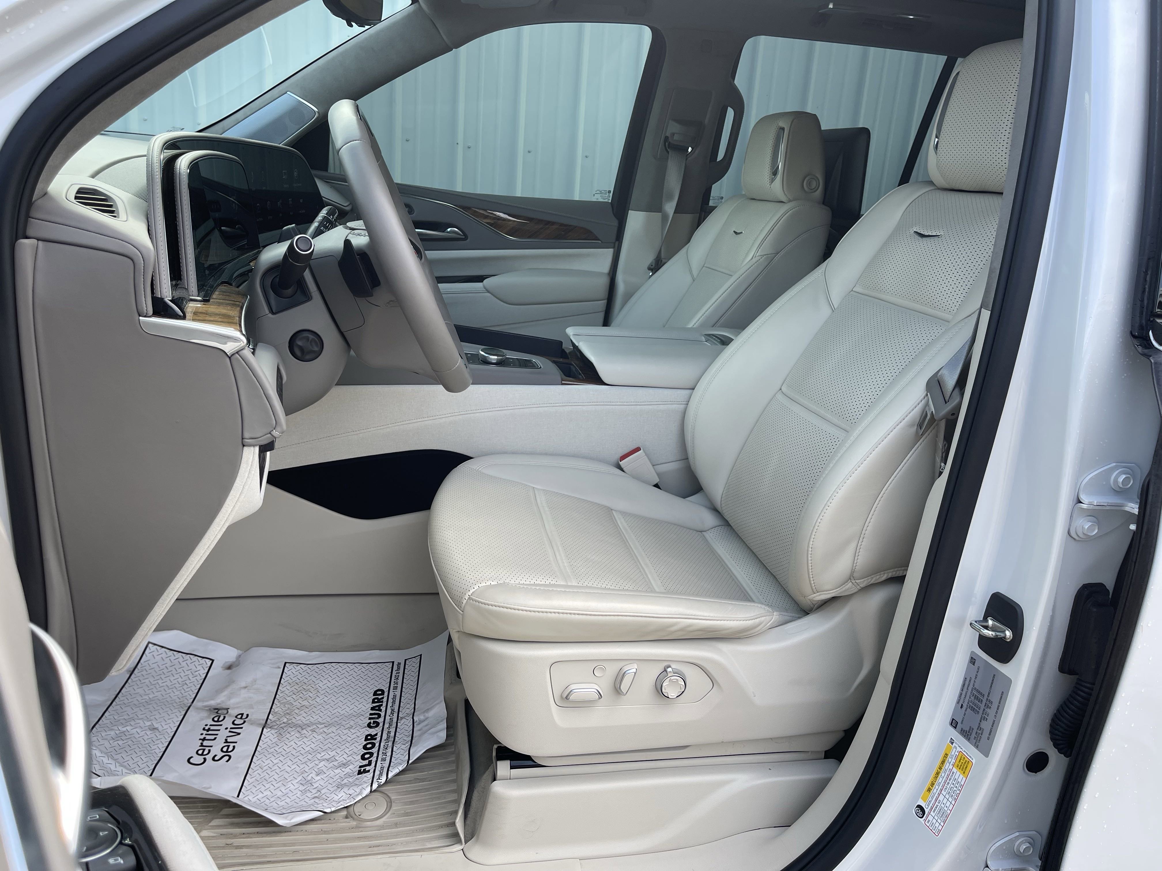2023 Cadillac Escalade Sport Platinum photo 2