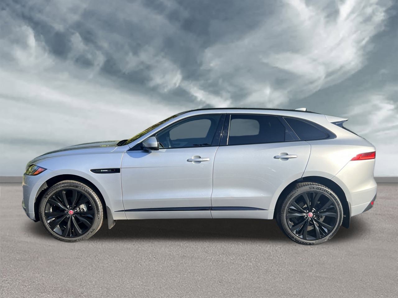 2018 Jaguar F-PACE R-Sport photo 2