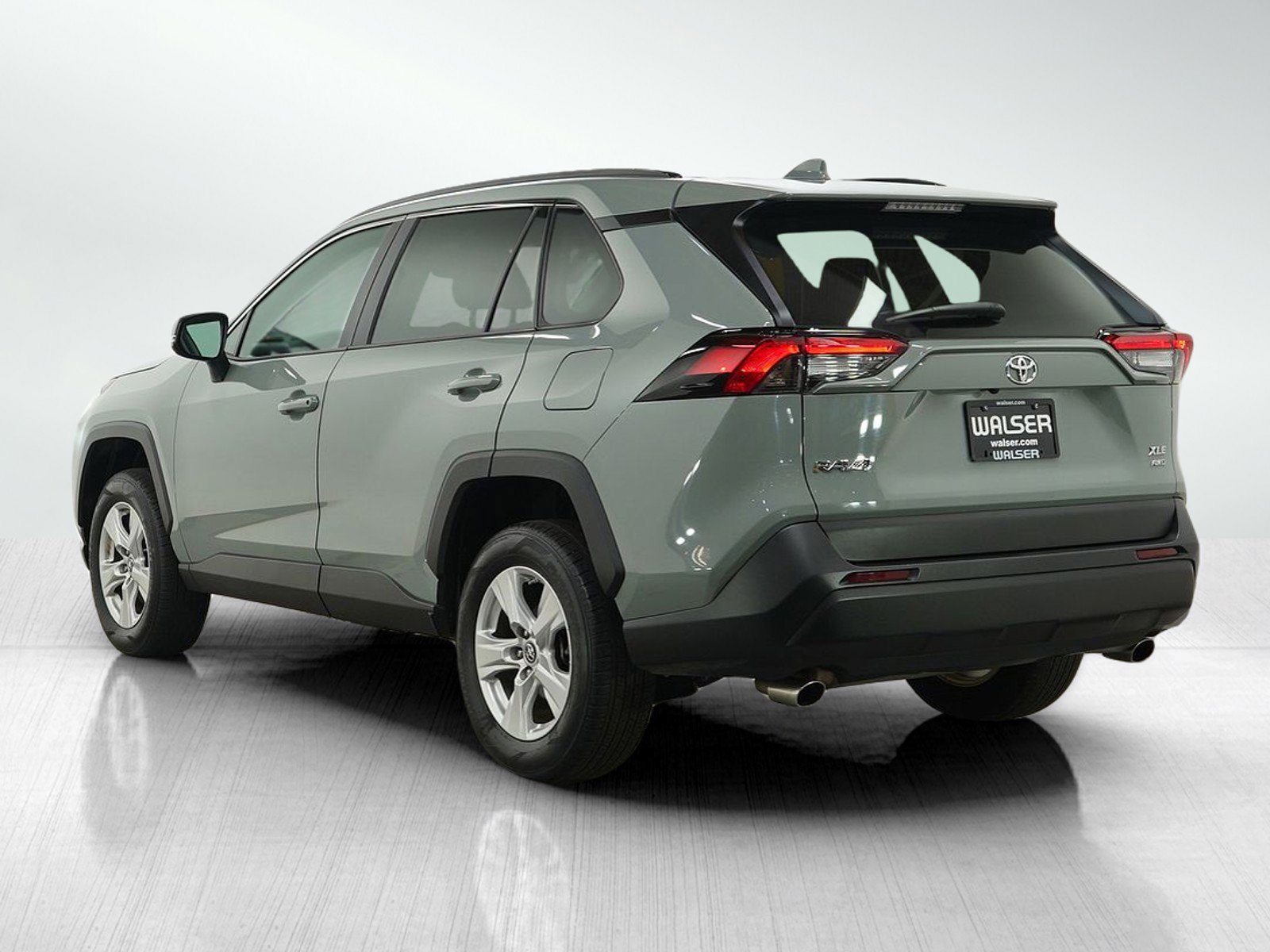 2019 Toyota RAV4 XLE photo 2