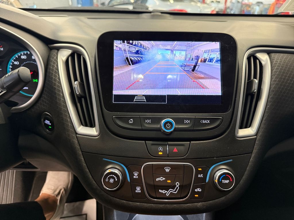 2025 Chevrolet Malibu photo 21