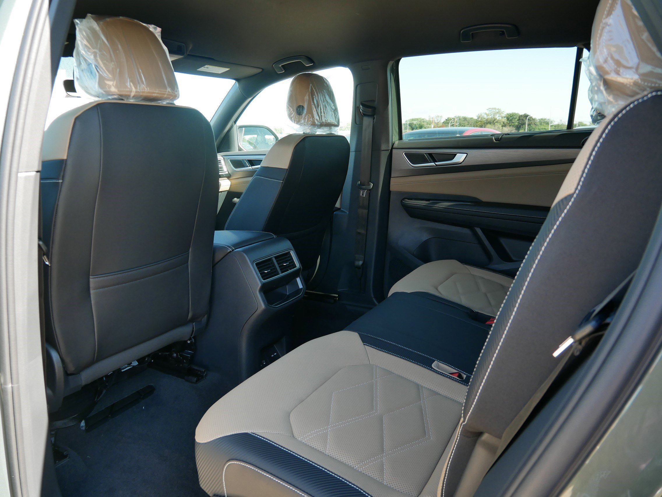 2026 Volkswagen Atlas Cross Sport SE Technology photo 3