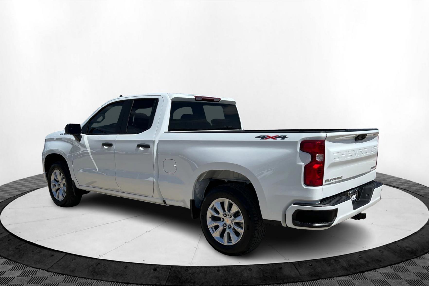 2025 Chevrolet Silverado 1500 Custom photo 3