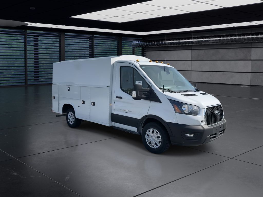 2024 Ford Transit Cutaway photo 2