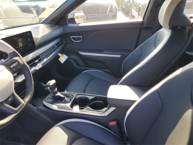 2025 Kia K4 GT-Line Turbo photo 9