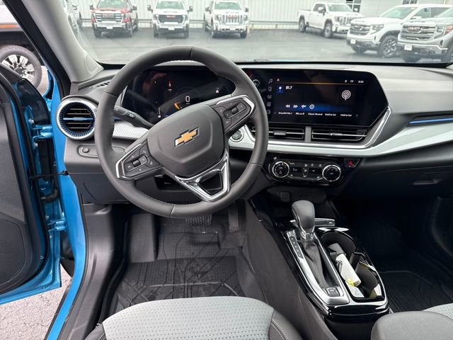 2025 Chevrolet Trax LT photo 12