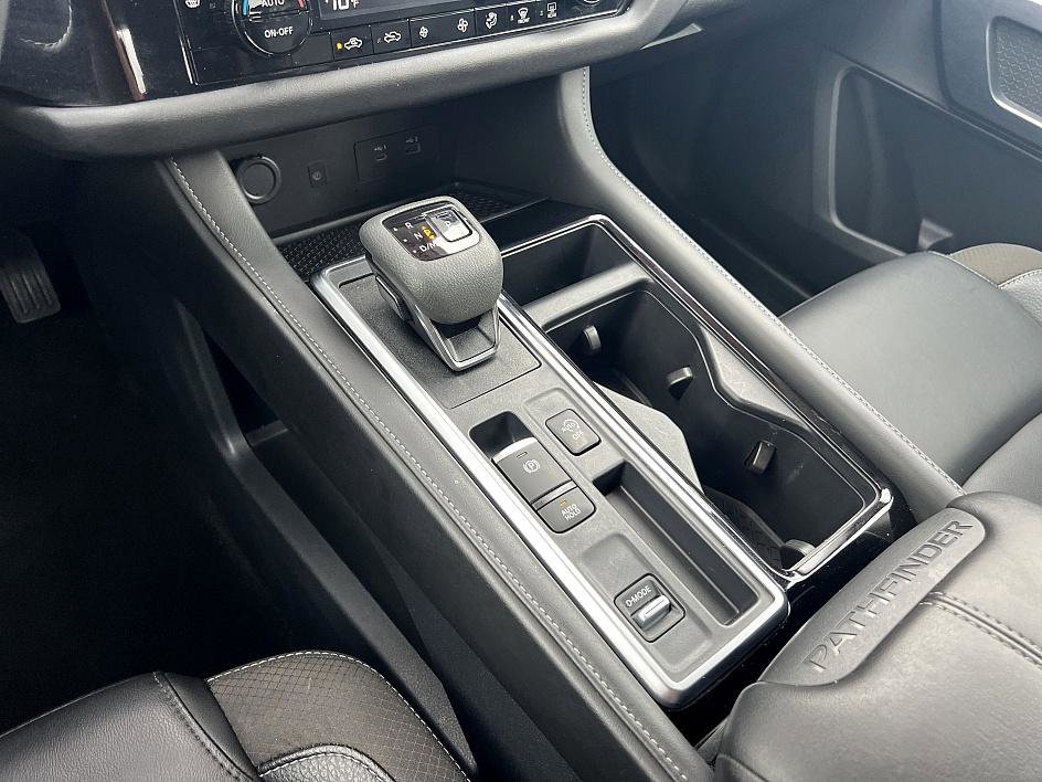 2024 Nissan Pathfinder SL photo 24
