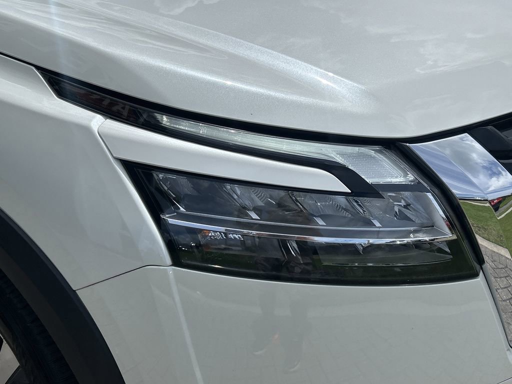 2024 Nissan Pathfinder SL photo 8