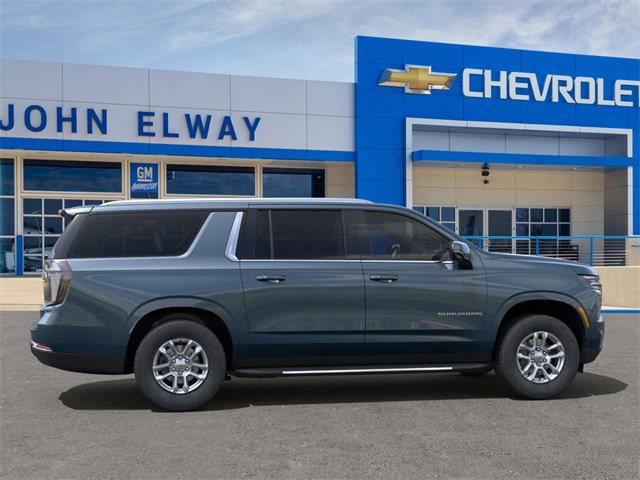 2025 Chevrolet Suburban LT photo 2