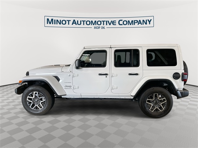 2024 Jeep Wrangler Sahara photo 5