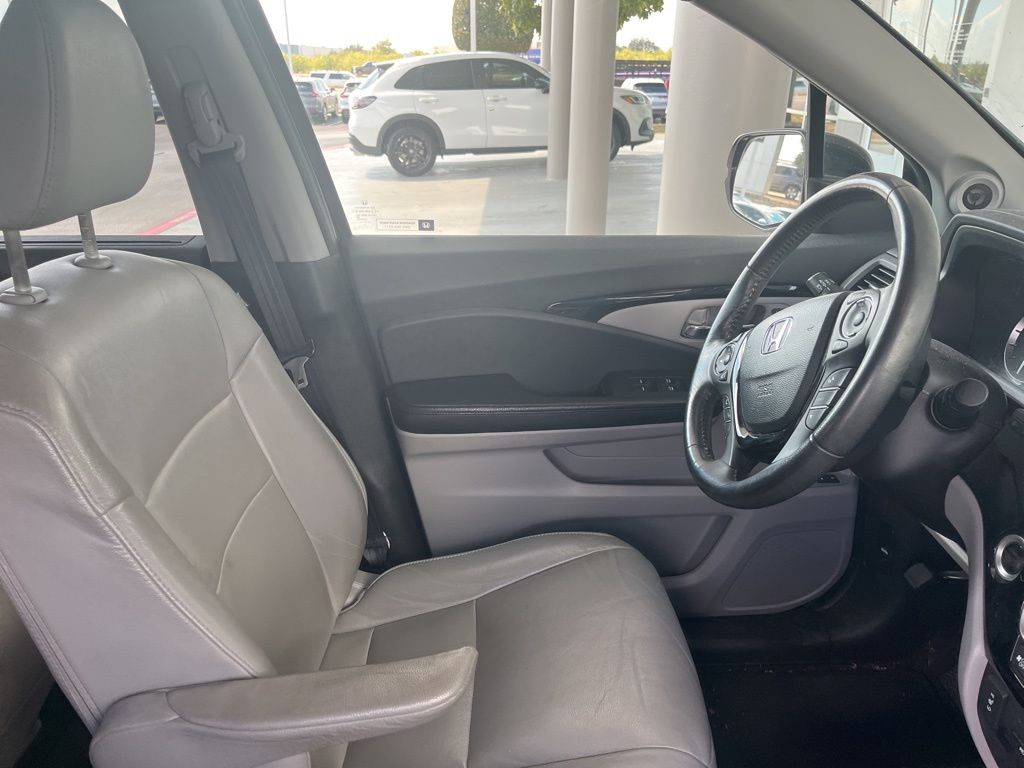 2017 Honda Pilot Touring photo 4