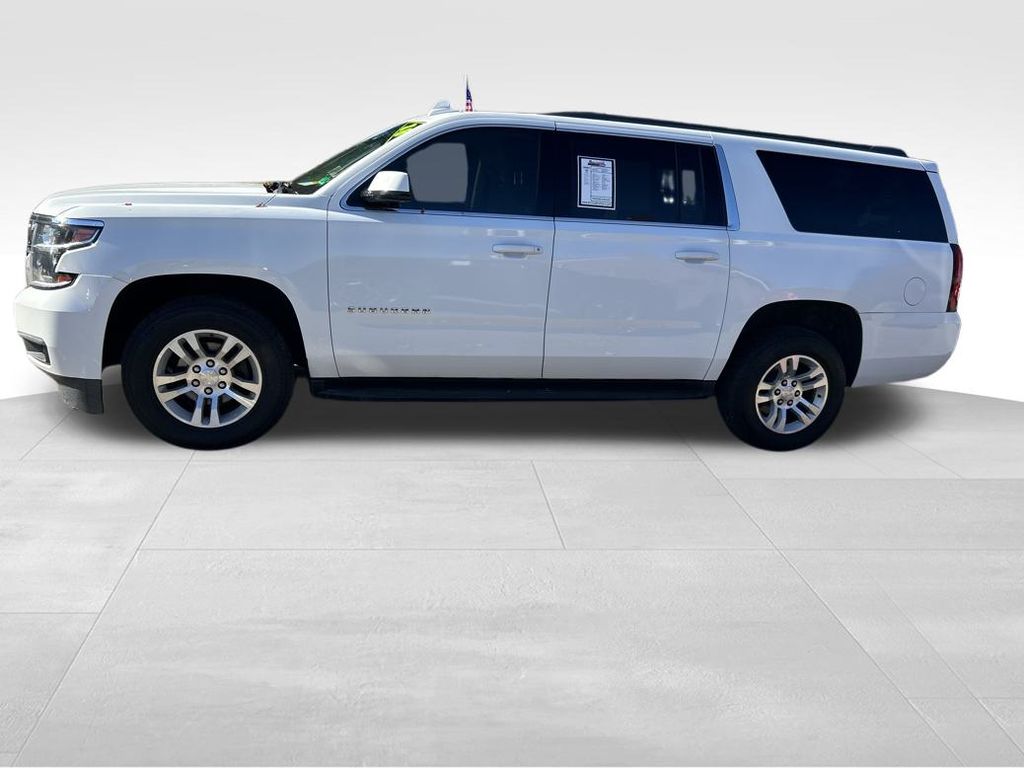 2018 Chevrolet Suburban LT photo 3