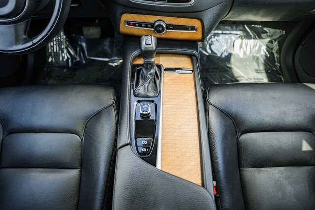 2022 Volvo XC90 Momentum photo 22