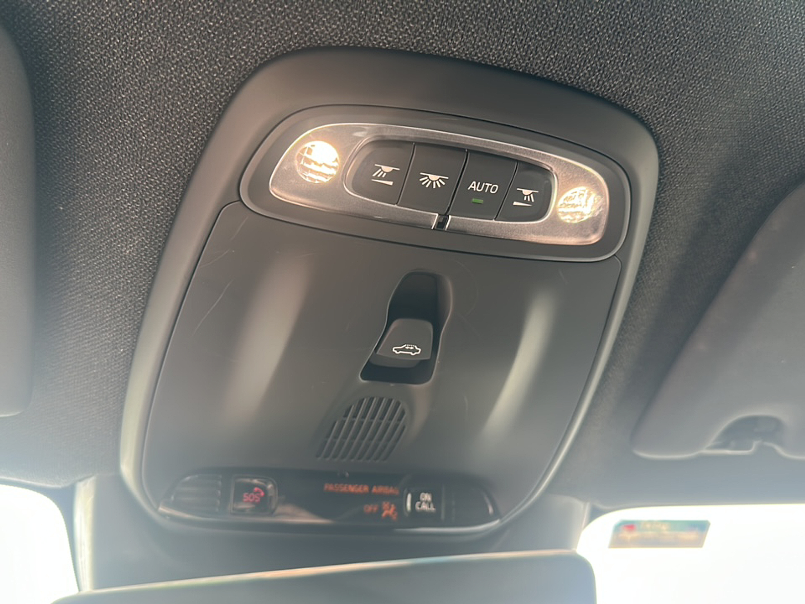 2022 Volvo XC40 T5 R-Design photo 21