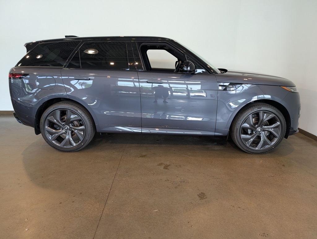 2025 Land Rover Range Rover Sport SE photo 3
