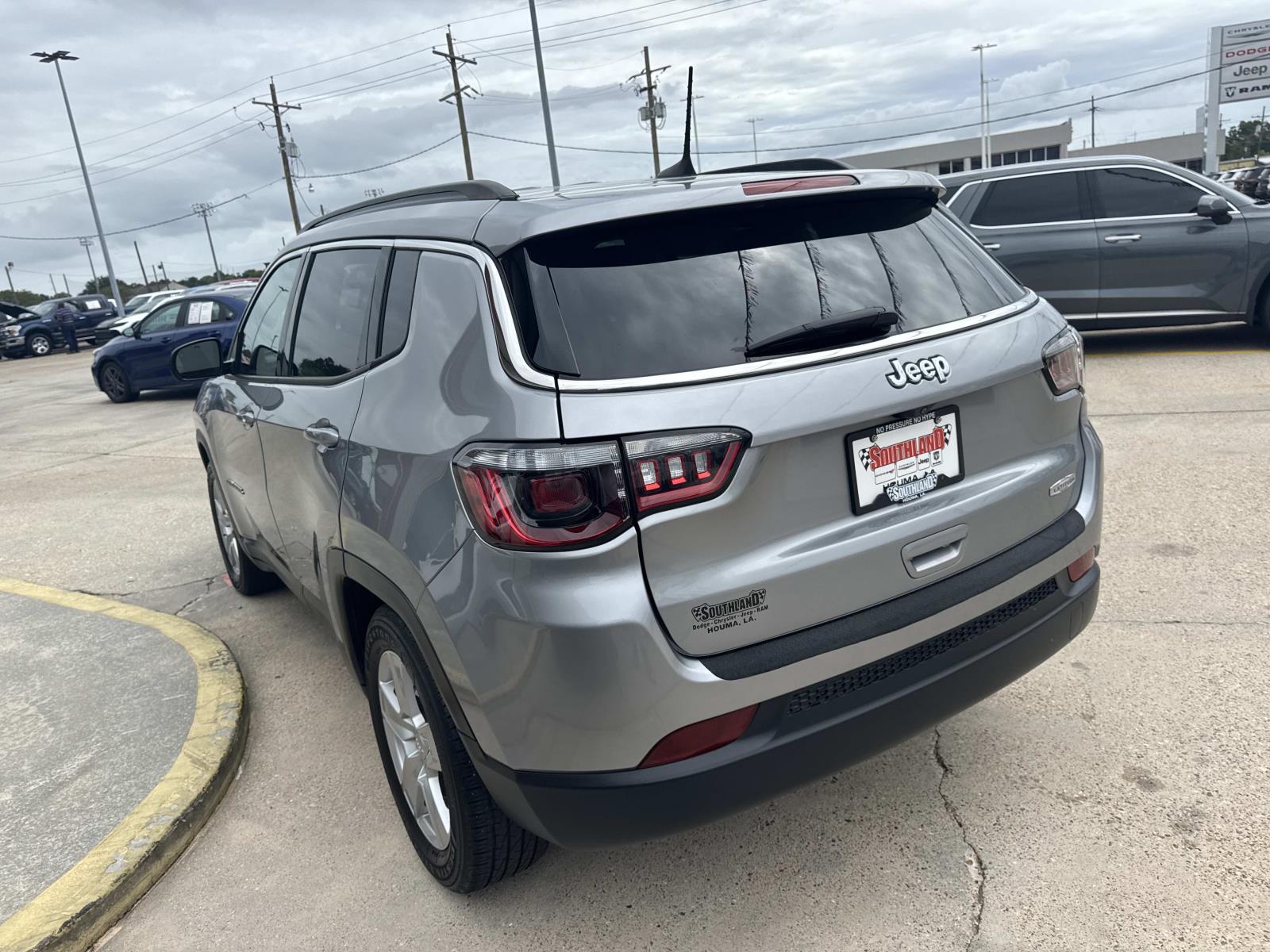 2022 Jeep Compass Latitude photo 4