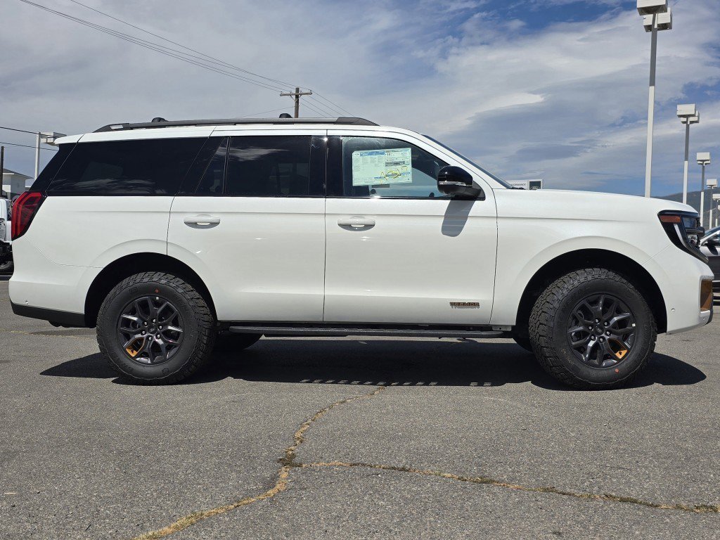 2025 Ford Expedition photo 16