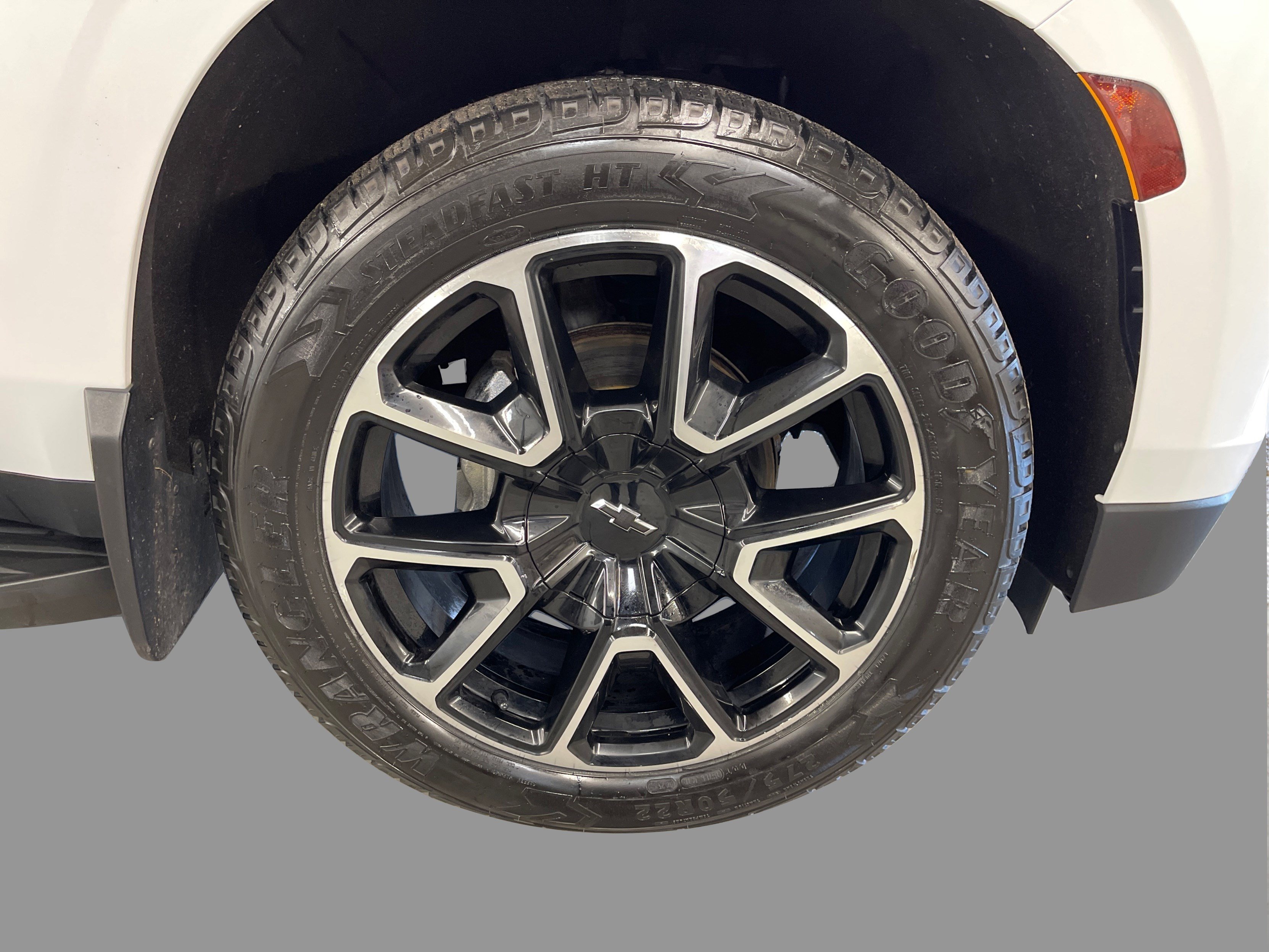 2022 Chevrolet Suburban RST photo 6