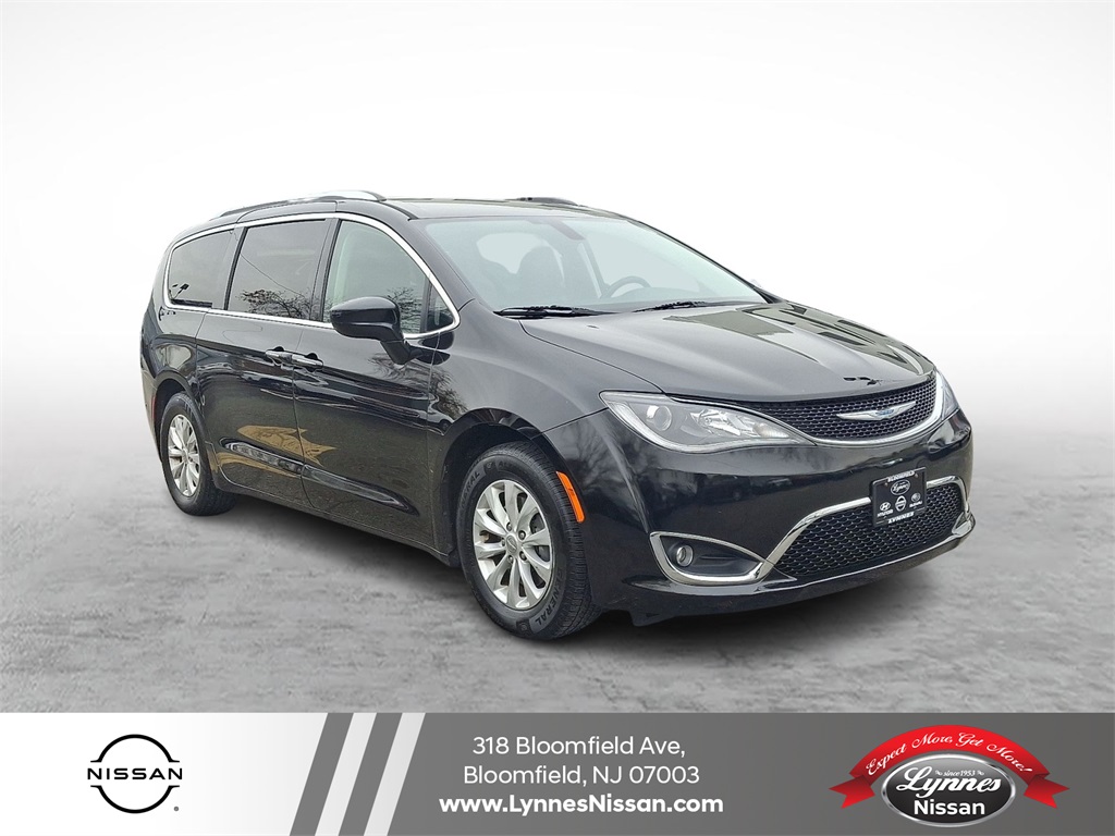 2018 Chrysler Pacifica Touring L's photo