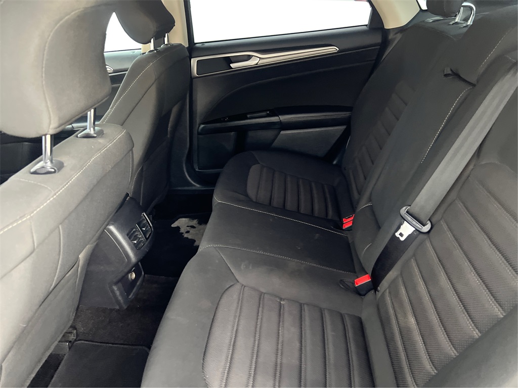 2017 Ford Fusion SE photo 9