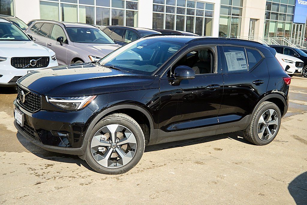 2026 VOLVO XC40 - Image 2