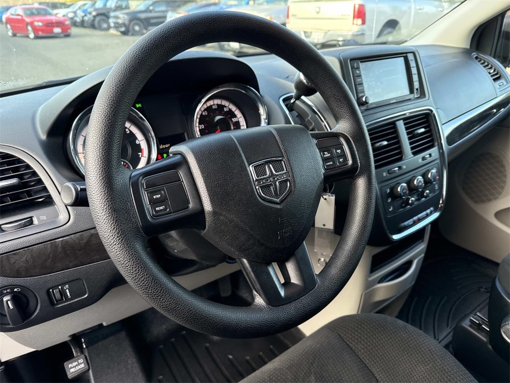 Used 2017 Dodge Grand Caravan SE with VIN 2C4RDGBG8HR855531 for sale in Warrenton, VA